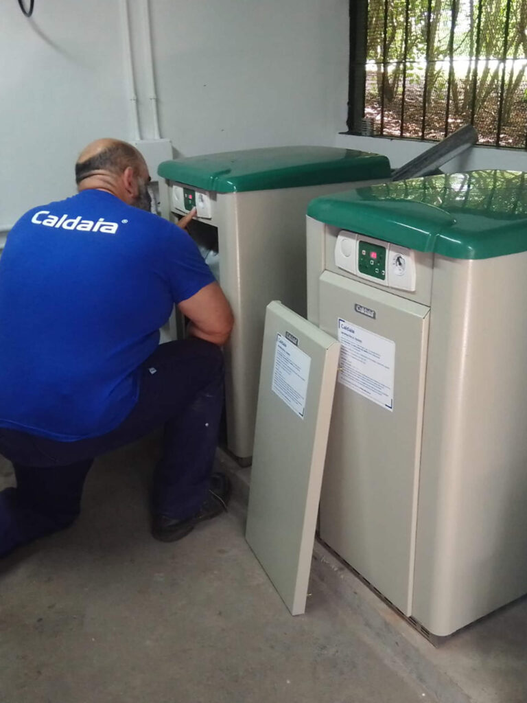 Colocación de climatizadores de piscina Caldaia